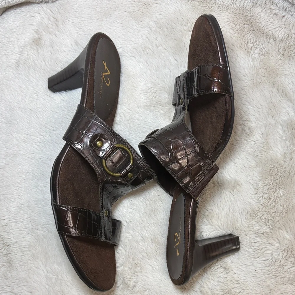 A2 By Aerosoles Brown Croc-Embossed Heels Size 9.5